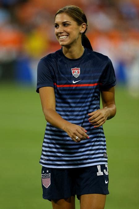 Soccer star Alex Morgan dishes on flat abs and a flawless face